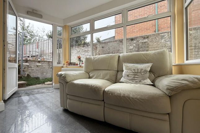 23 Caesars Road, Newport photo 5