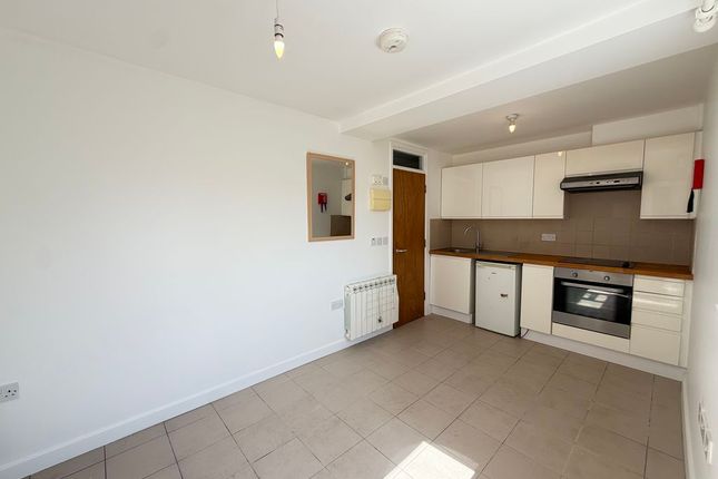 Room 6, 1a, Ivydale Road, Bognor Regis photo 2