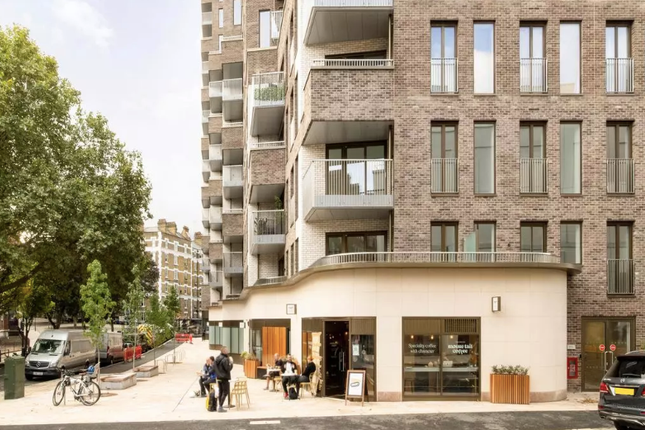 Flat for sale in Phoenix Place, Holborn, London