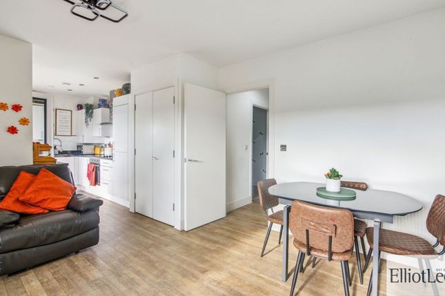 Flat 16, Calla Court Tranquil Lane, Harrow photo 4