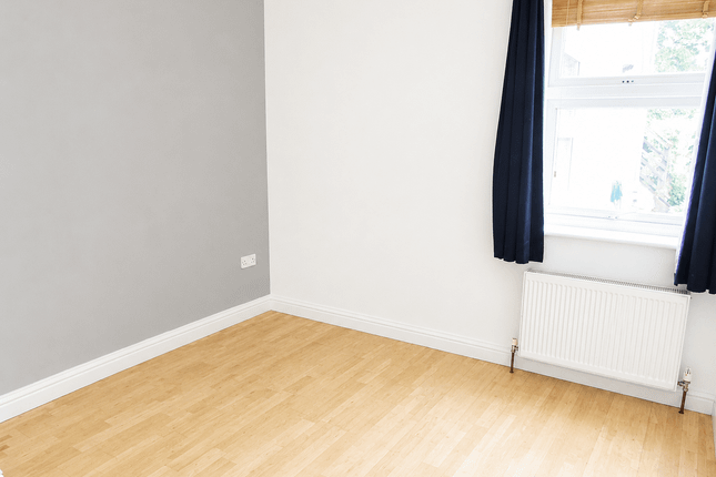 82, Graham Road, HARROW photo 3