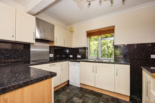 7, Sickle Road, Surrey photo 4
