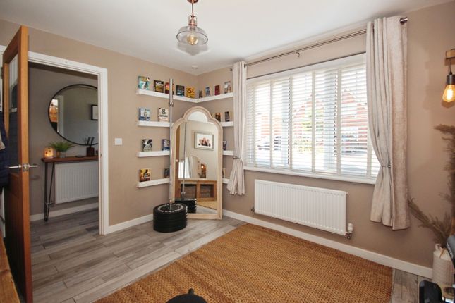 12, Willow Way, Stratford-upon-Avon photo 4