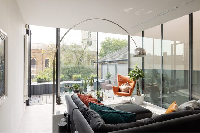 Thumbnail Town house for sale in Clerkenwell Close, London