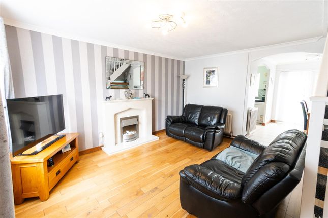 15, Purdey Close, Barry photo 3