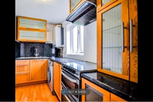 Vicarage Way, Colnbrook, Slough photo 2