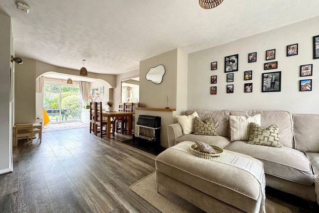 30 Marines Drive, Faringdon photo 3