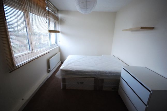 Detached house to rent in Cedars Road, Clapham