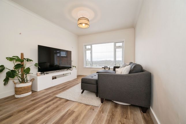 Flat 8, Castle Heights, Castle Road, Southampton photo 3