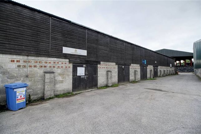 Light industrial to let in Unit 19 Charlwood Place, Norwood Hill Road, Charlwood, Horley