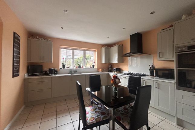 17, Hine Close, Gillingham photo 4