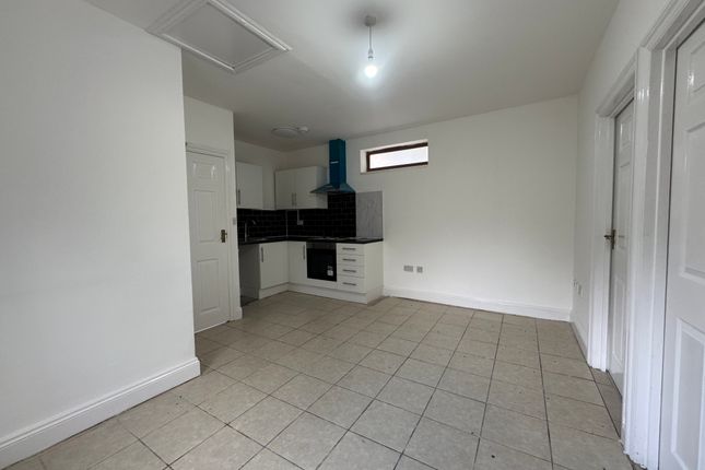 2-bed flat on 14F, Farley Drive, Ilford, £1,900/mo