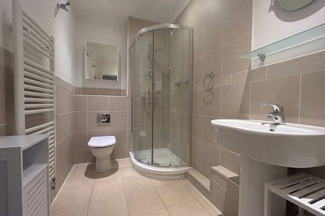Flat 4, Cohen House, Hammers Lane, London photo 3