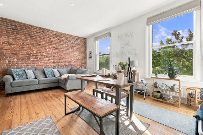 Flat B, 110 Amhurst Road, London photo 2