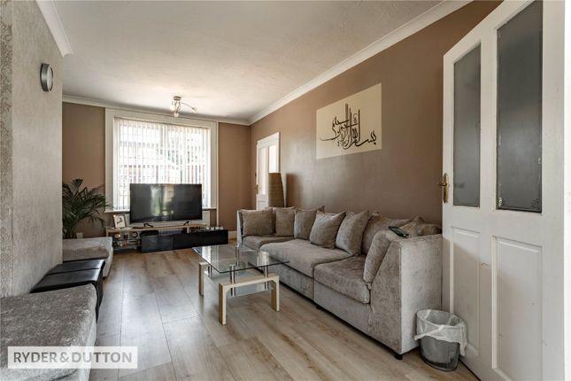7, Dicken Green, Rochdale photo 2