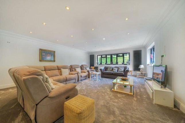 238, London Road, Bagshot photo 3