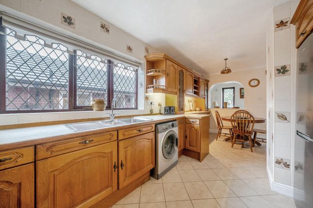 3, Gascoigne Avenue, Leeds photo 4