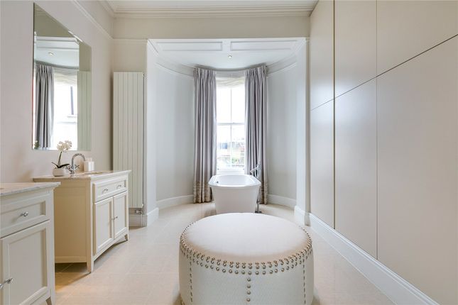 Flat 2, 34, Wilton Crescent, London photo 3