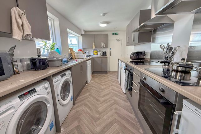 Room 6, 41, Stodman Street, Newark-on-Trent photo 4