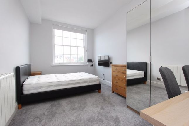 Room to rent in Rooms To Rent, Magdalen Street, Exeter