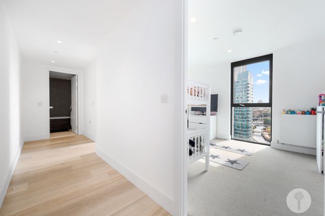 Flat for sale in Corn House, Stratford