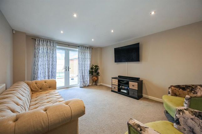 1, Bee Orchid Close, Clanfield photo 4