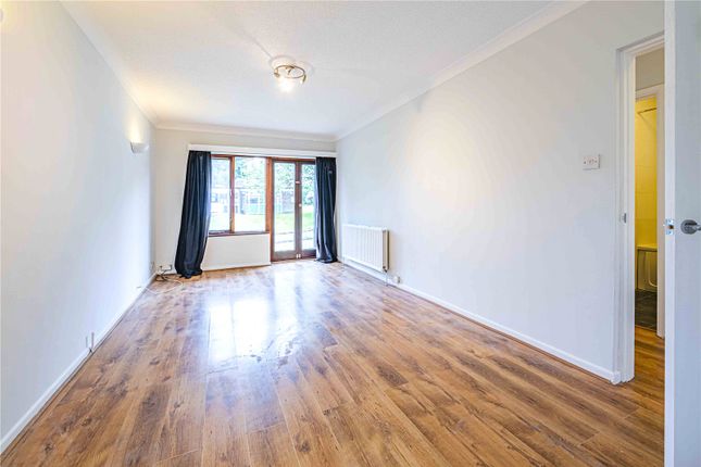 Flat 2,, Langelei Court, Kings Langley photo 4