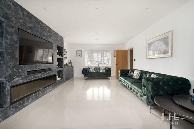 7 South Drive, Brentwood photo 5