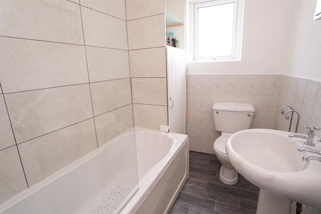 236, Holme Lane, Bradford photo 4