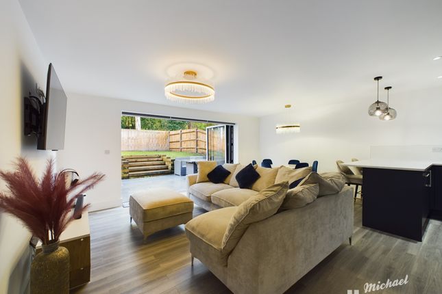 3 Sewell Springs, Dunstable photo 2