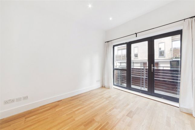 Mews house for sale in Acre Lane, London