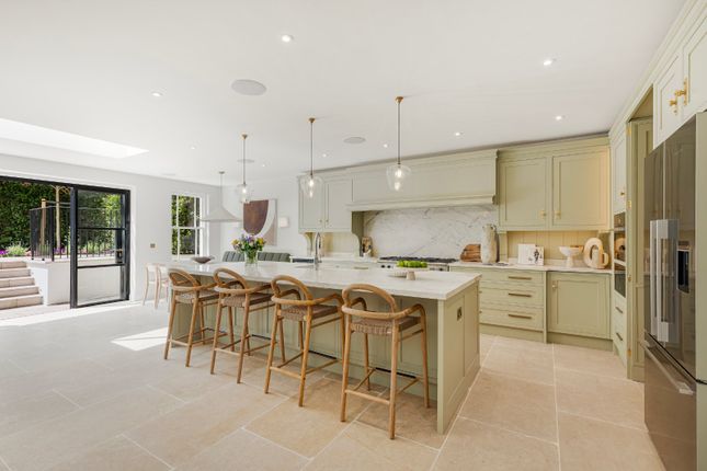 5 Bedroom Terraced in SW10 9TQ