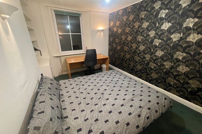 Thumbnail Room to rent in Goldhawk Road, Shephard Bush