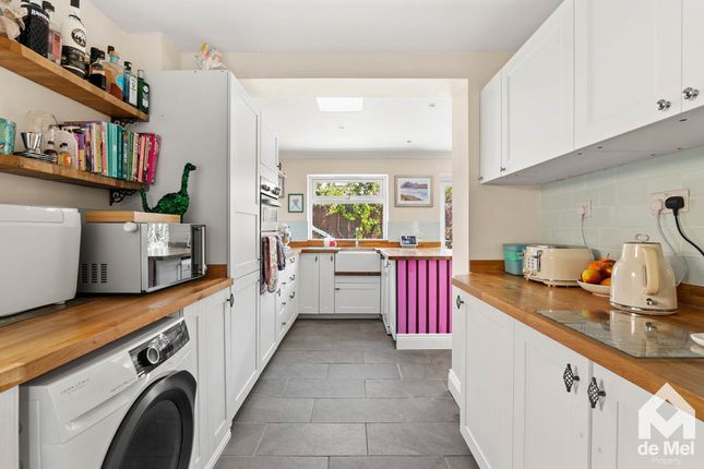 19, Roberts Road, Cheltenham photo 4