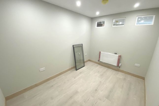 5 Churchill House, Stirling Way, Borehamwood photo 2
