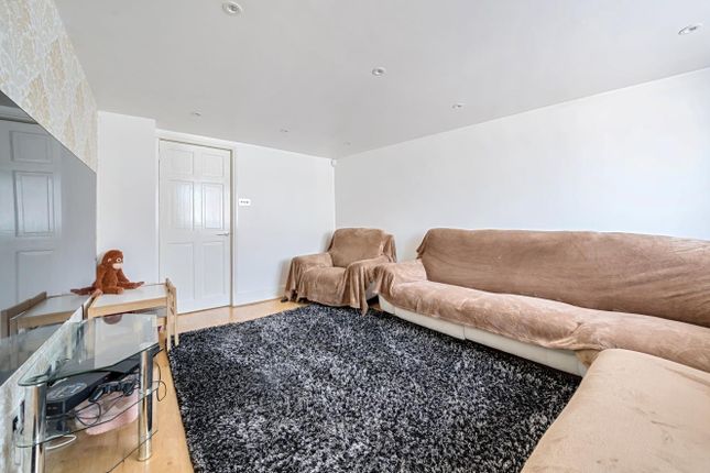 27, Derwent Crescent, Stanmore photo 4