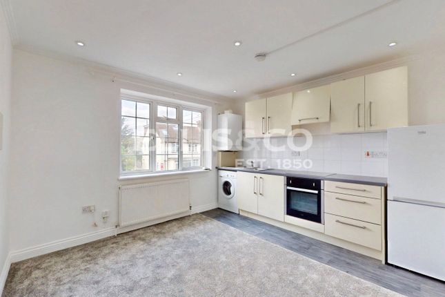Thorn Close, Northolt photo 2