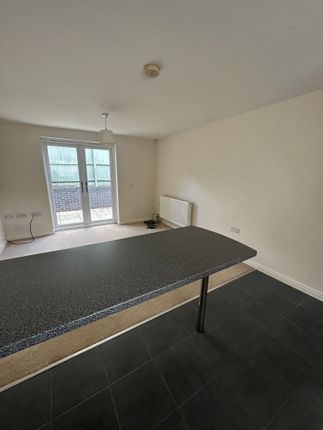 4 Palmer Square, Birstall photo 2