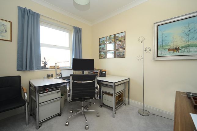 Town house for sale in Savery Drive, Long Ditton, Surbiton