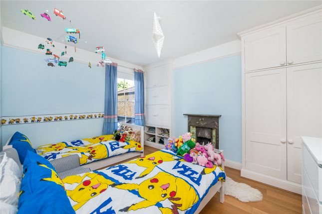 Terraced house to rent in Wavendon Avenue, Chiswick