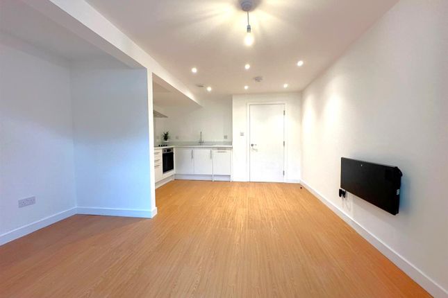 Thumbnail Flat to rent in Rosedale Road, Richmond