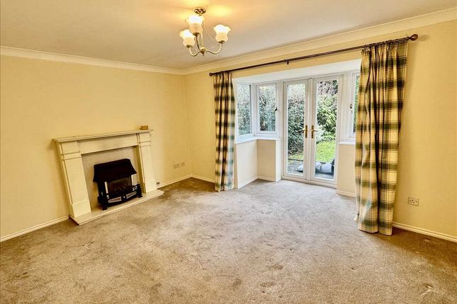12, Suffolk Close, Wednesfield photo 2