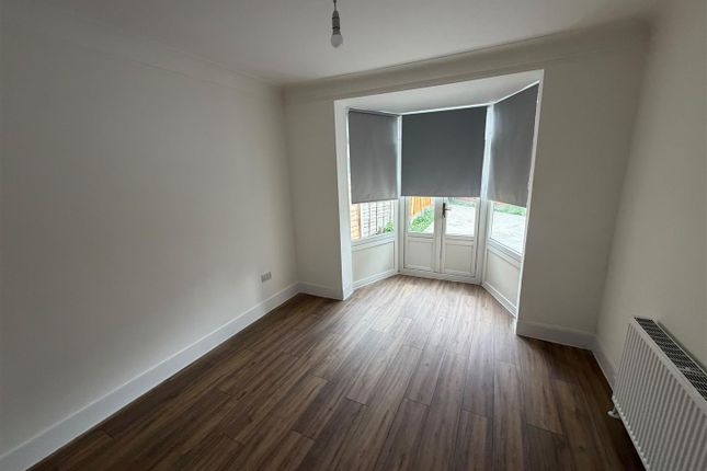 7, Grosvenor Road, Dagenham photo 3