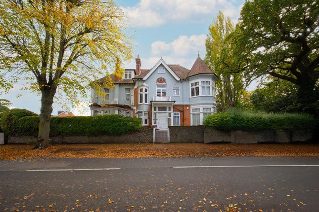 1-bed flat on Flat 5, Hempson Avenue, Slough, £220,000