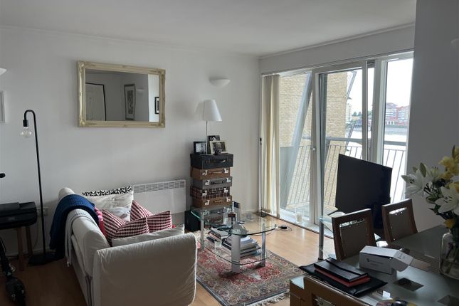 5 Hutchings Street, London photo 2