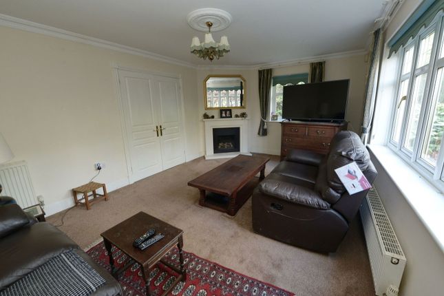 4, Farleigh Wallop Drive, Fleet photo 4