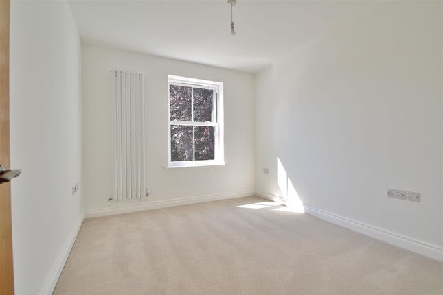 Flat 4, Sabrina House, Isleworth photo 4