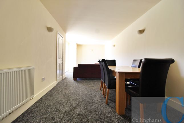 Flat to rent in Robinson Road, London