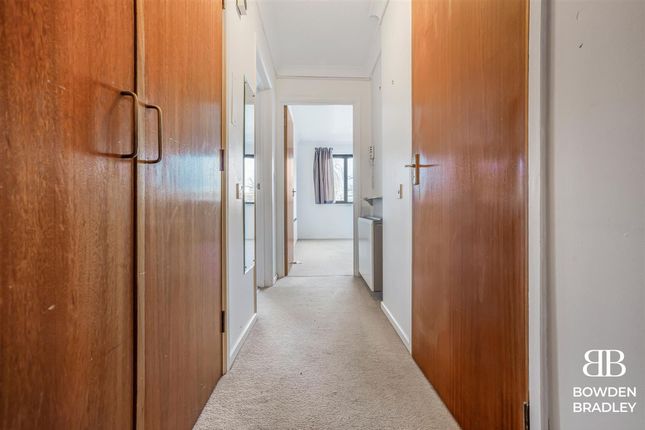 Flat 18, Manor Court Lodge, London photo 3