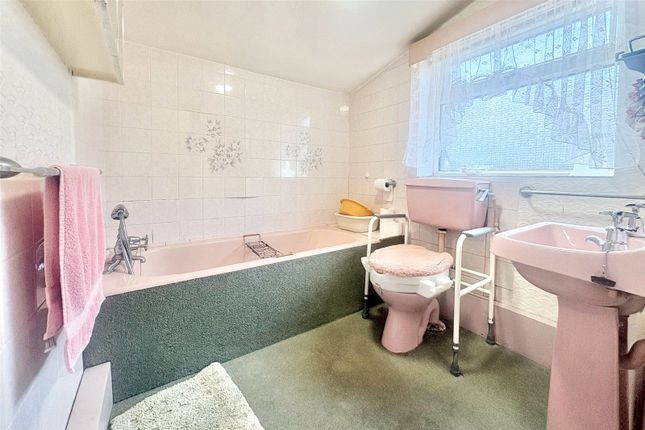 2, Orchard Road, Farnham photo 4